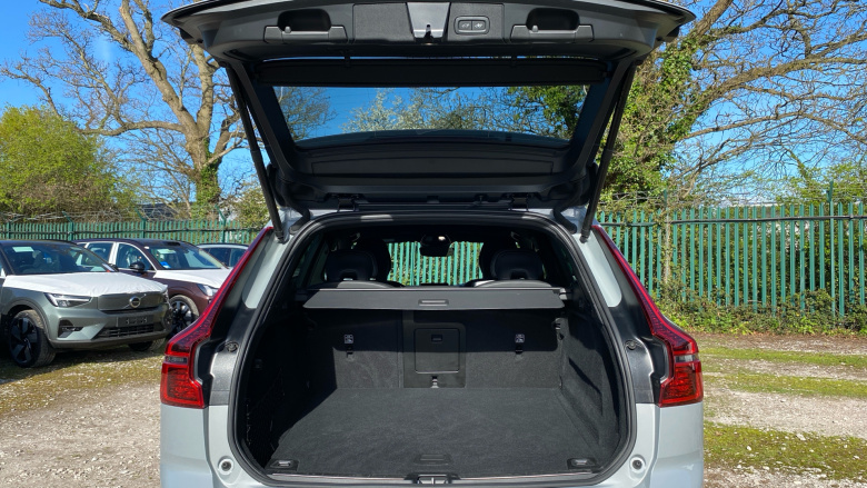 Volvo XC60 2.0 B5P Plus Black Edition 5dr AWD Geartronic Petrol Estate